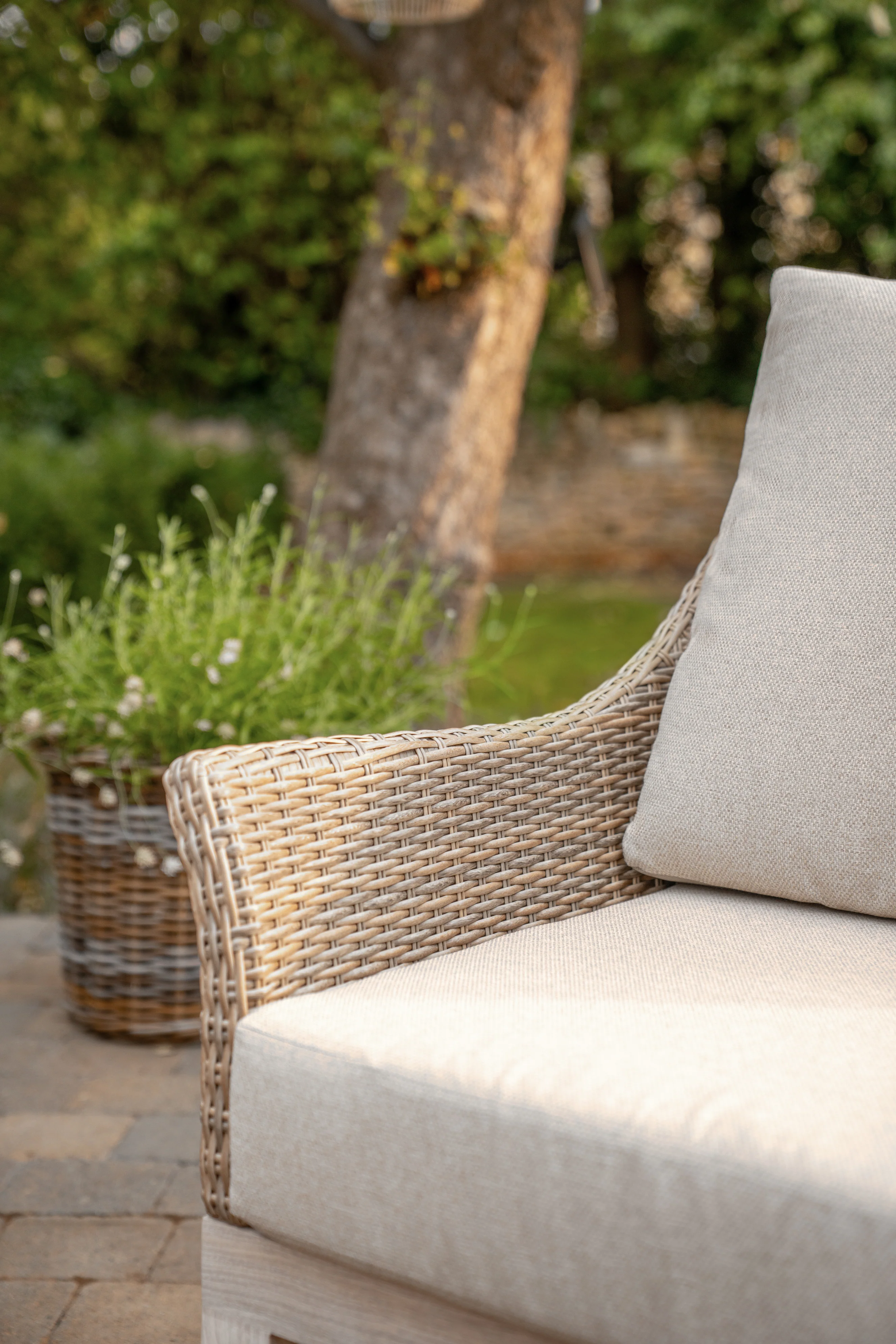 Avora 4 Seat Wicker Lounge Set with Wood Effect Tabletop - Image 2