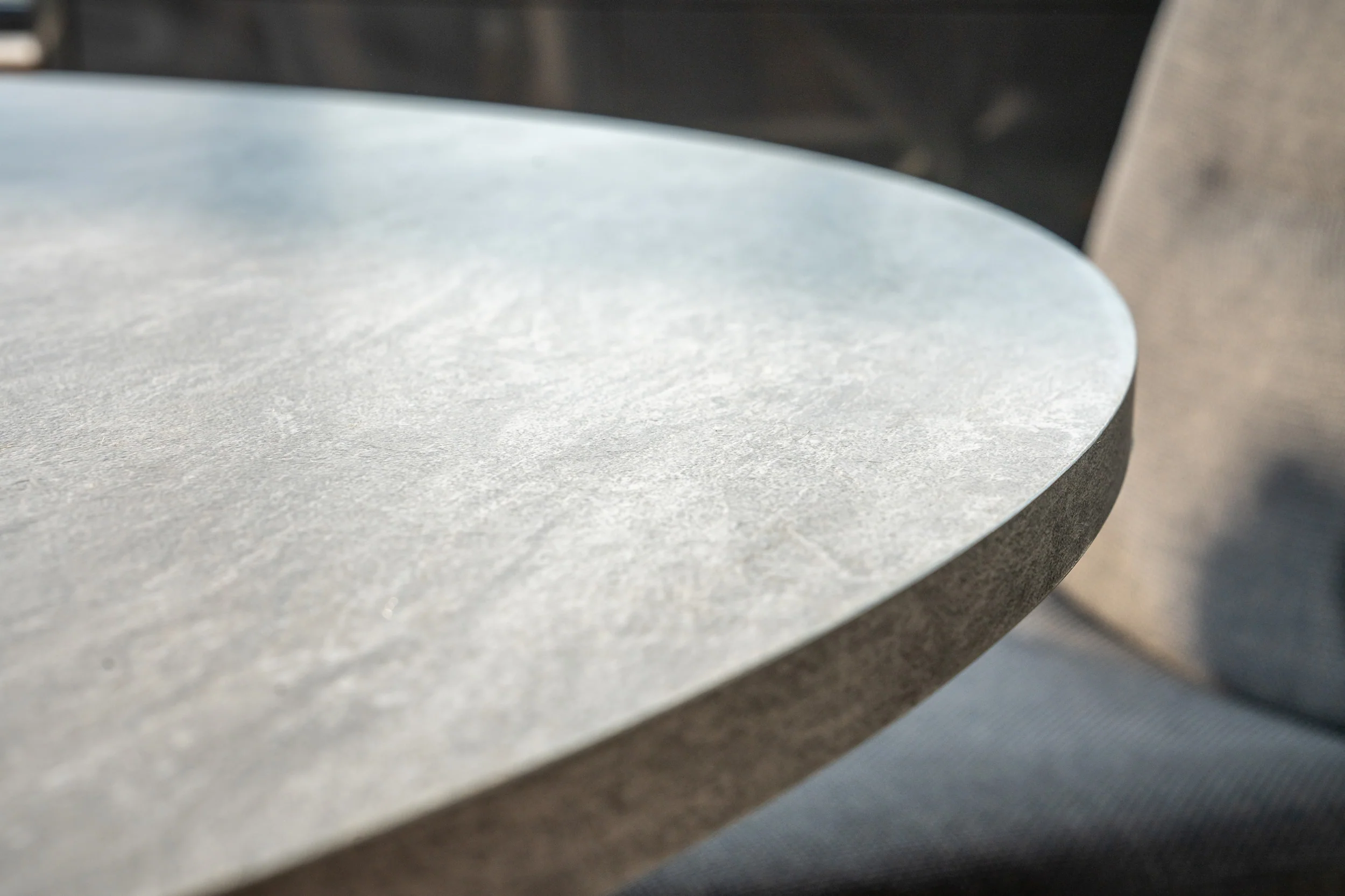 Boston Round Table heat resistant melamine table - Light Grey - Image 4