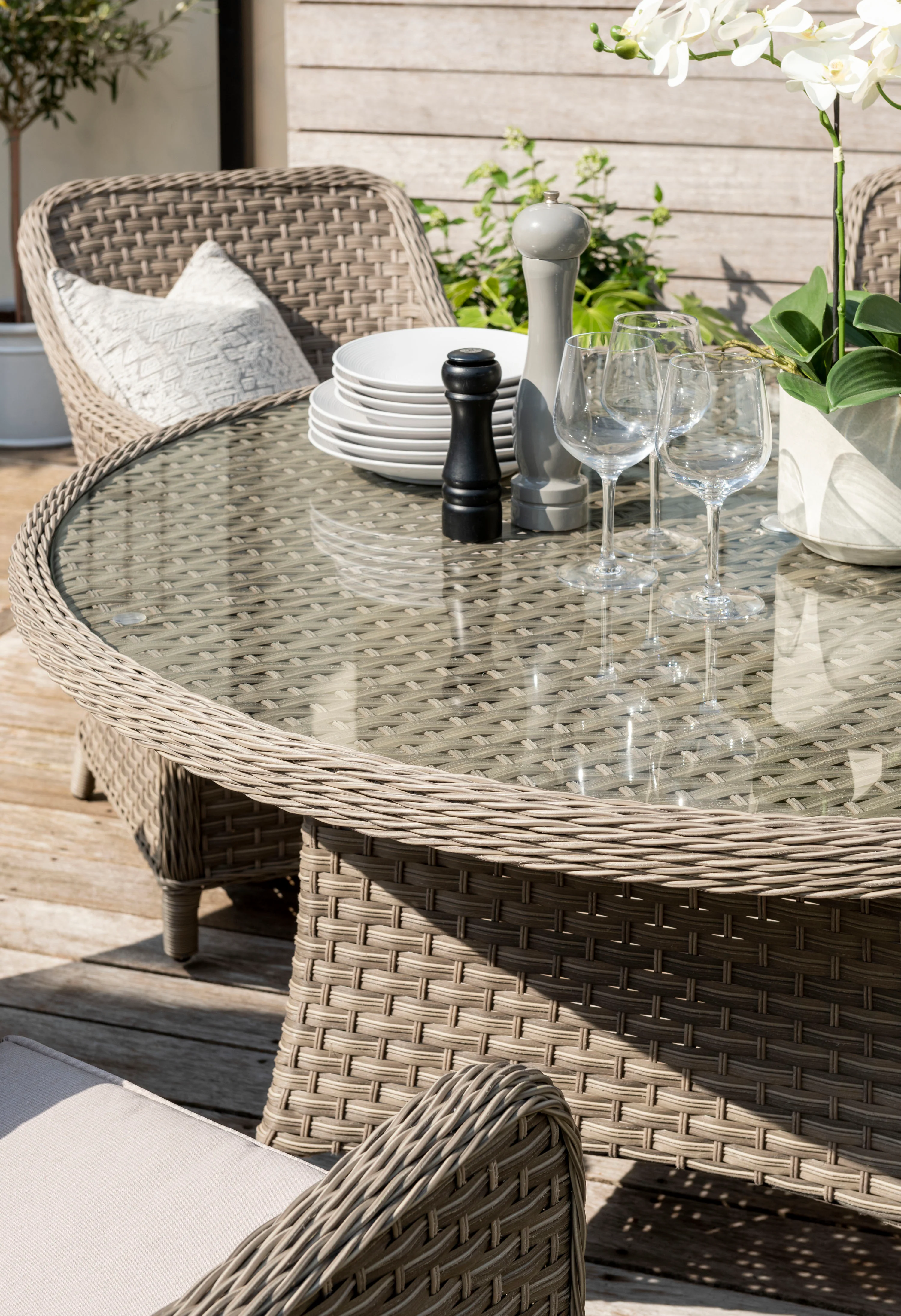 Kettler Charlbury Wicker 6 Seat Dining Set with Round Table - Image 3