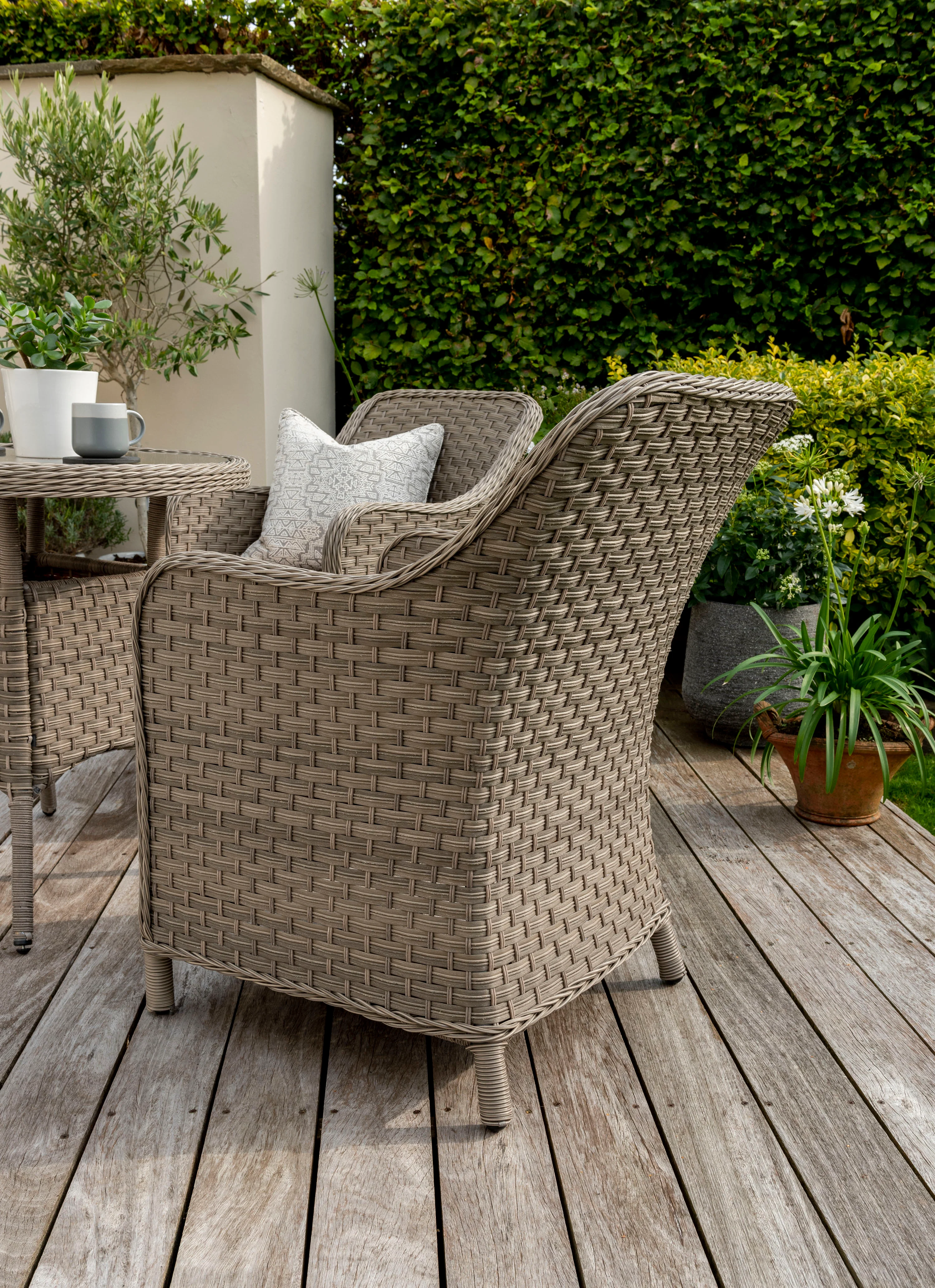 Kettler Charlbury Wicker 6 Seat Dining Set with Round Table - Image 4