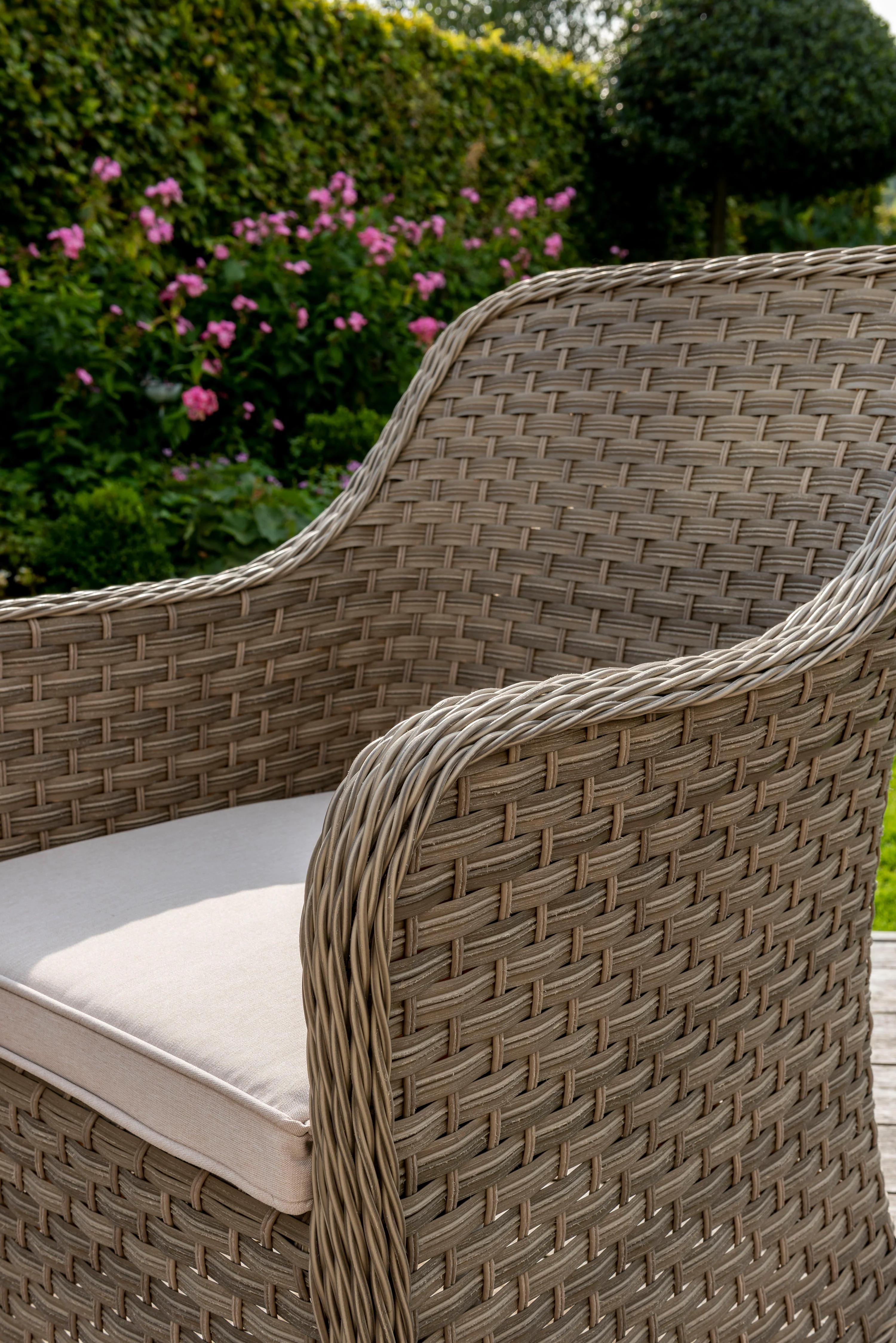 Kettler Charlbury Wicker 6 Seat Dining Set with Round Table - Image 6