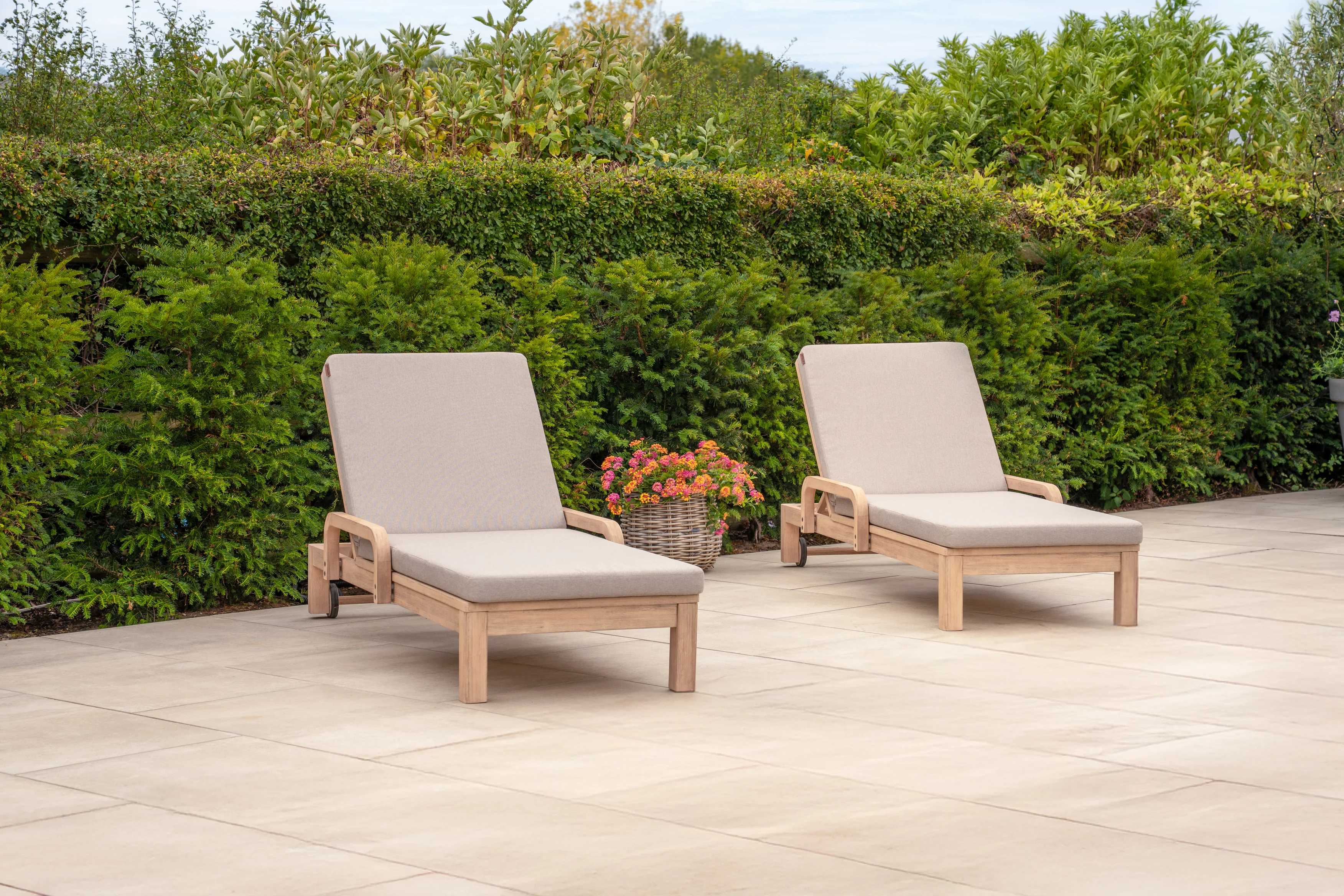 Cora Sun Lounger - Image 5