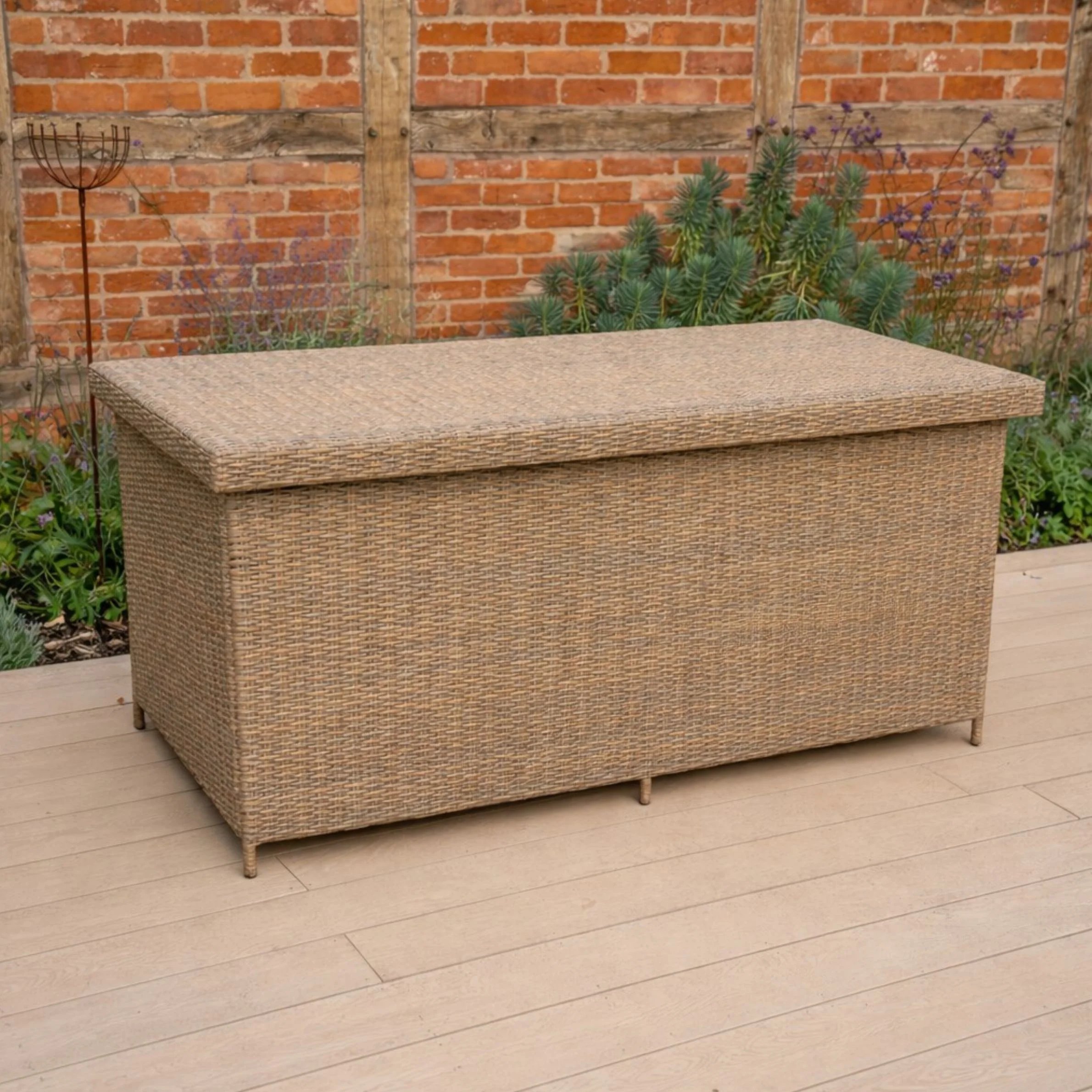 Derwent Cushion Box