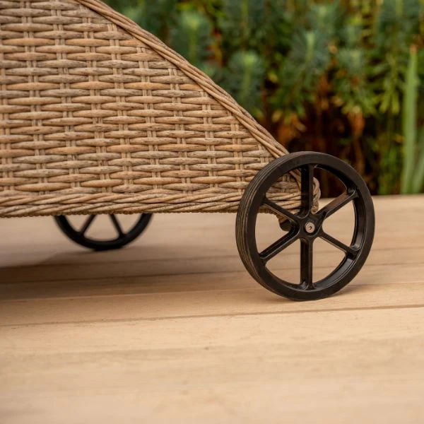 Derwent Sunlounger - Image 3