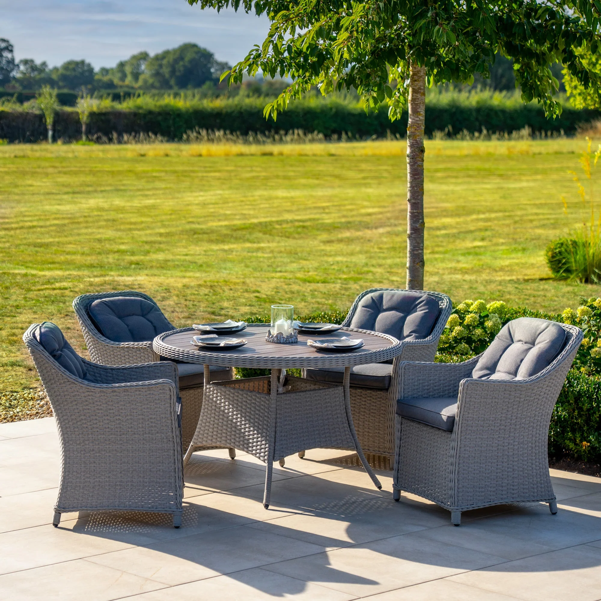 Foxley 4 Seat Dining Set with 120cm Round Table including Parasol and Base - Image 6