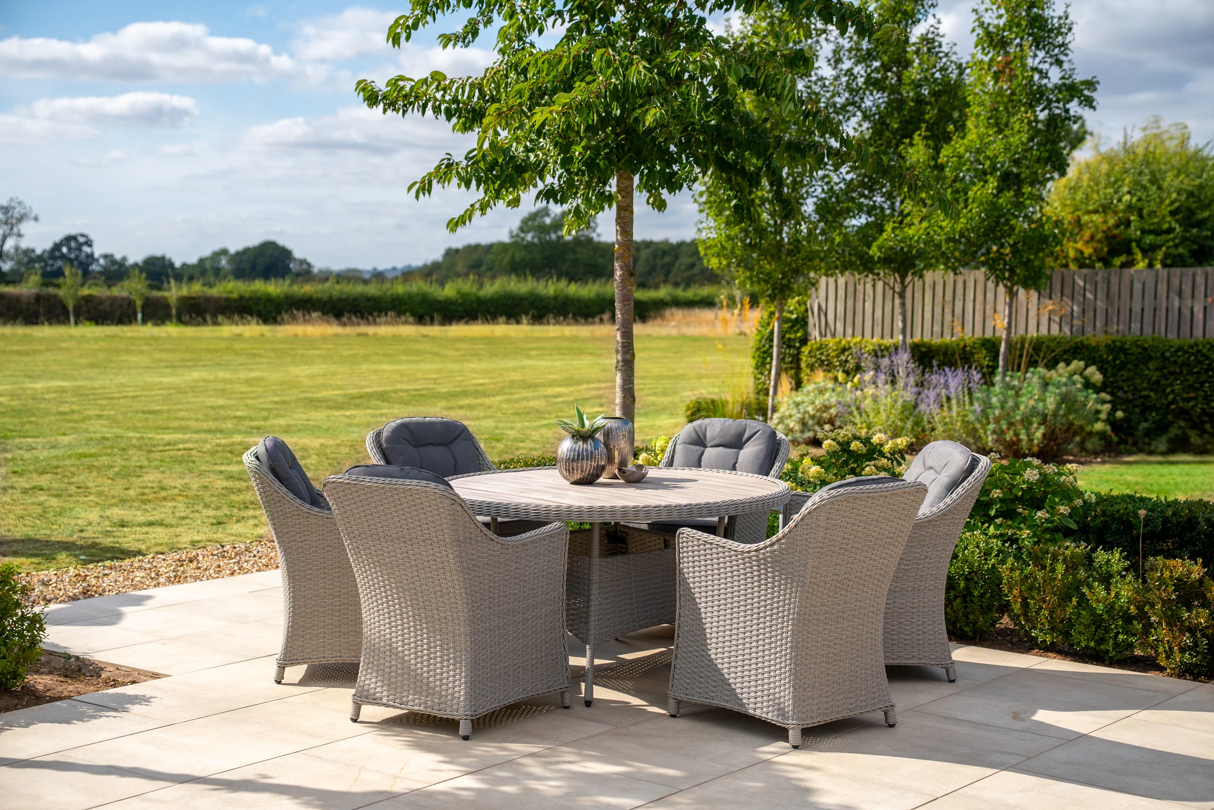 Foxley 6 Seat Dining Set with 140cm Round Table including parasol and base - Image 7