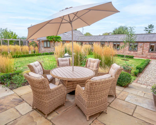 Hazel Wicker 6 Seat Dining Set with Round Table Includes Parasol & Base - Image 4