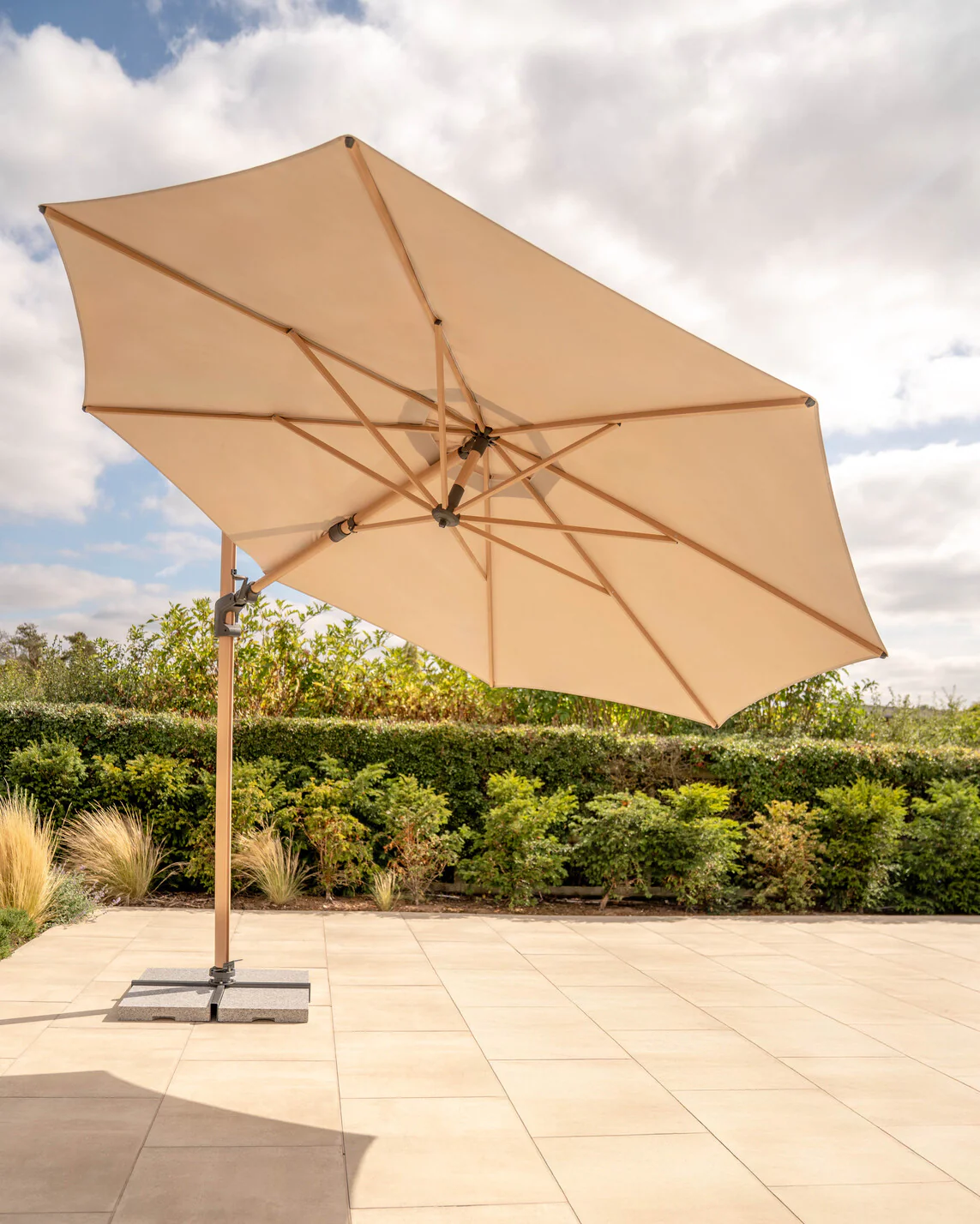 Luna 3m Round Cantilever Parasol with Granite Base & Night Cover - Image 4