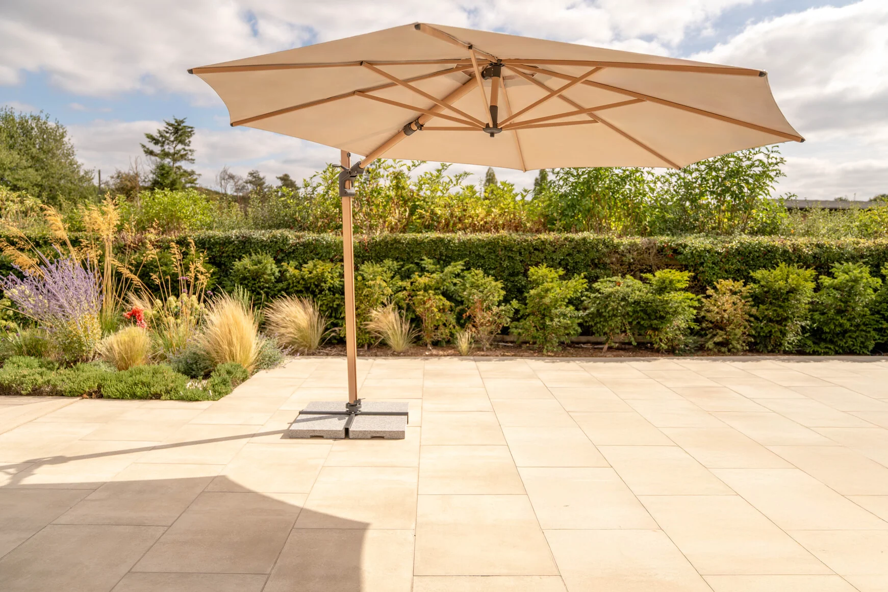 Luna 3m Round Cantilever Parasol with Granite Base & Night Cover - Image 5