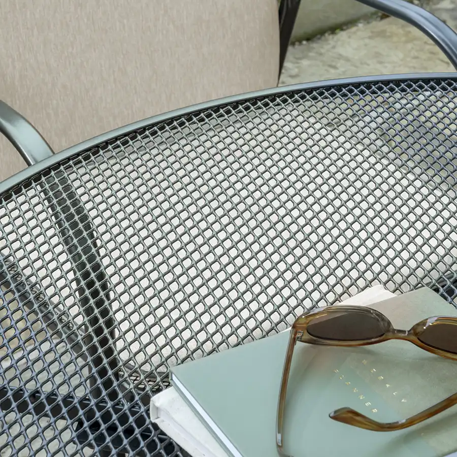 Round Mesh Table 135cm - Image 3