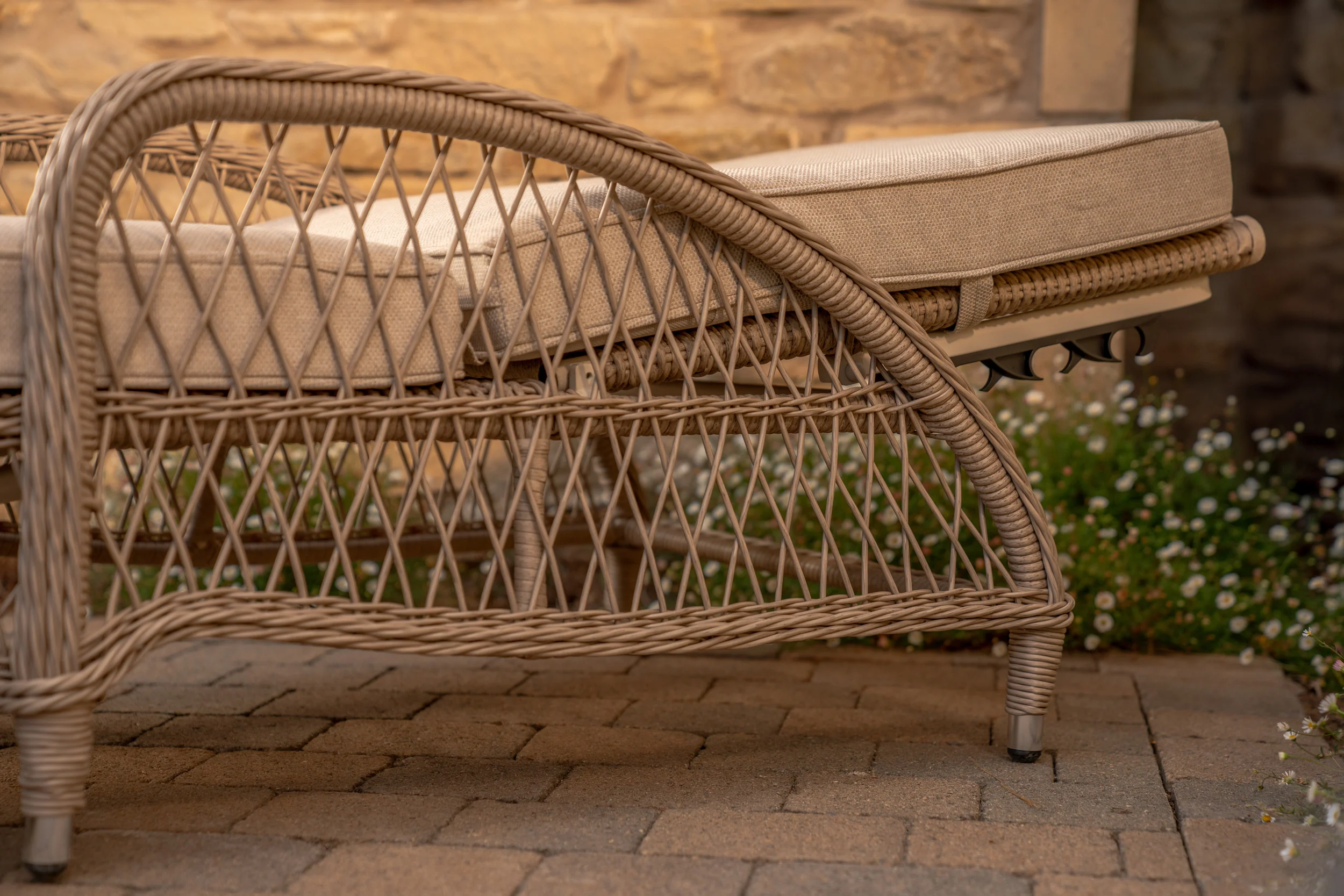 Sahara Wicker Sun Lounger - Image 3